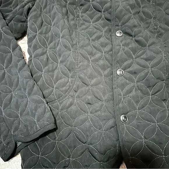 Black quilted button-up light weight jacket size small - Picture 7 of 9